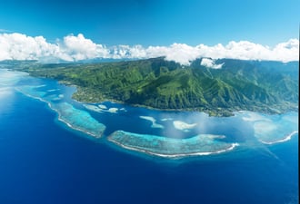 タヒチ島空撮© Grégoire Le Bacon-1