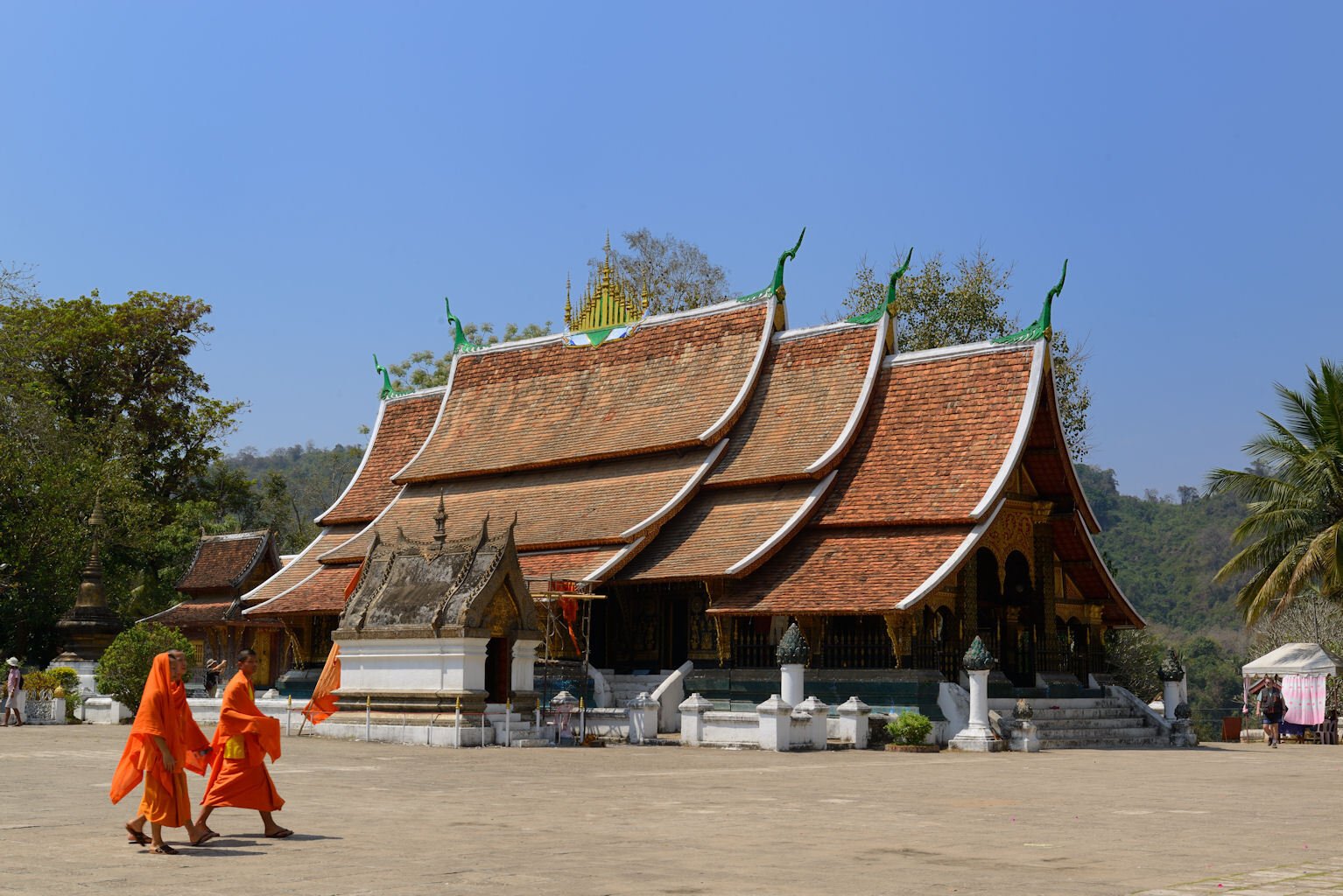 ワット・シェントーン本堂