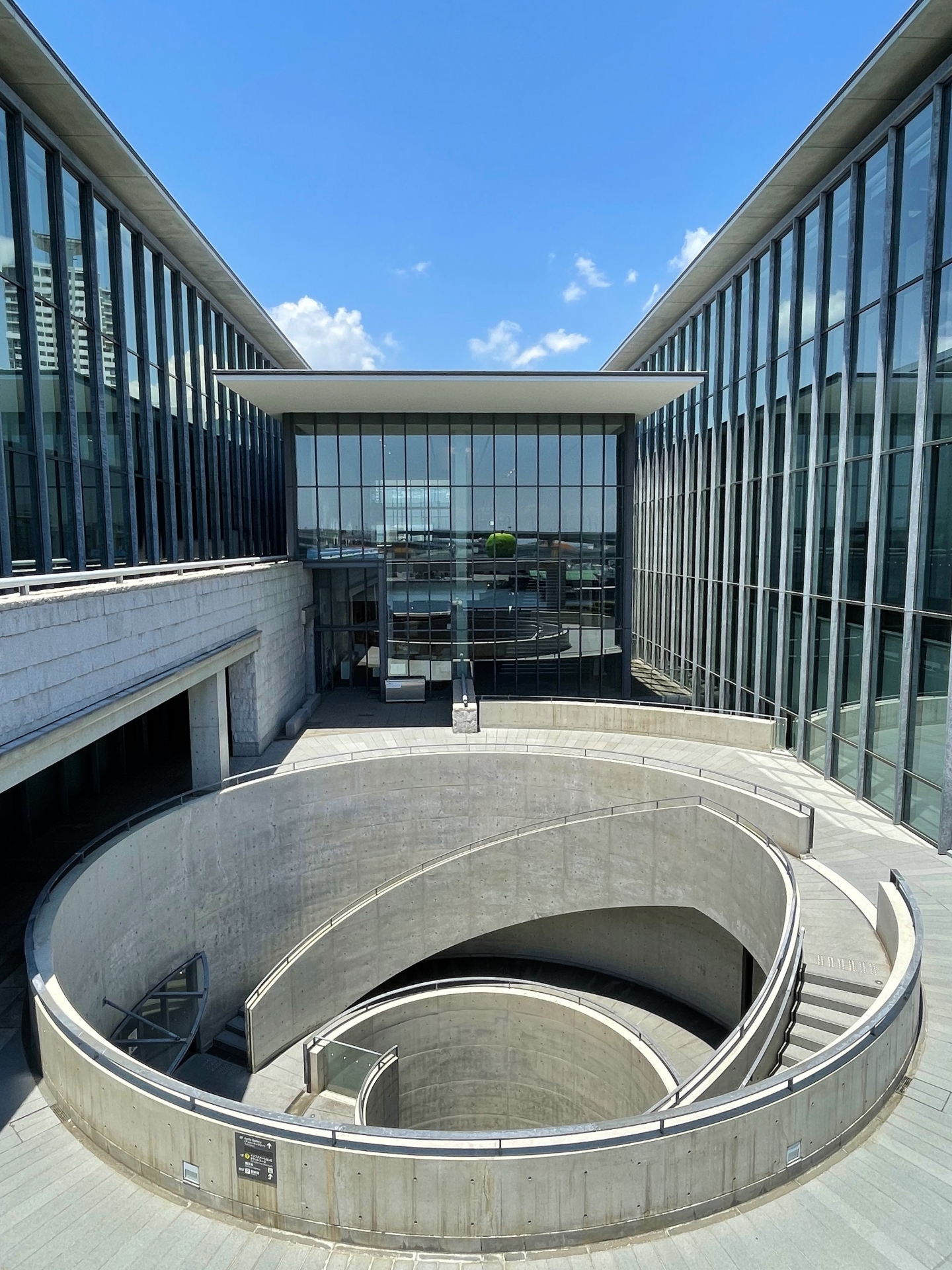 兵庫県立美術館