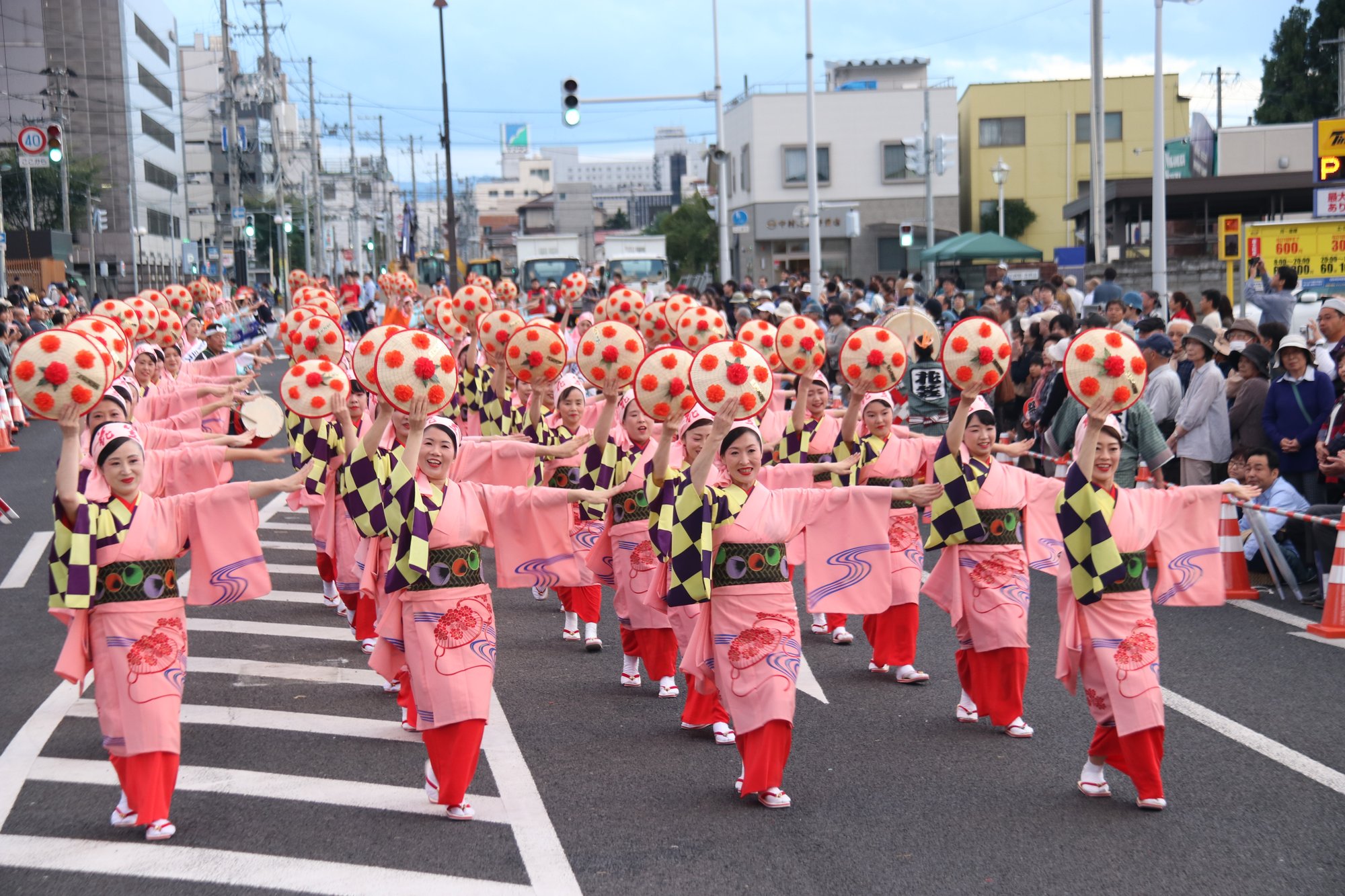 花笠1要©山形県花笠協議会