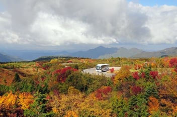 10月上旬立山高原バスと七曲りの紅葉