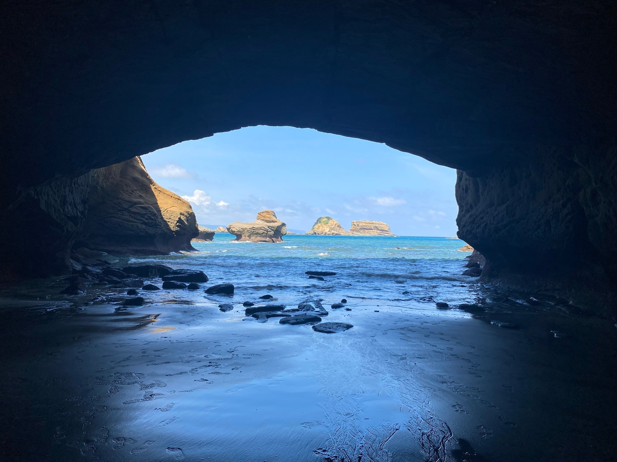【千座の岩屋（ちくらのいわや）】