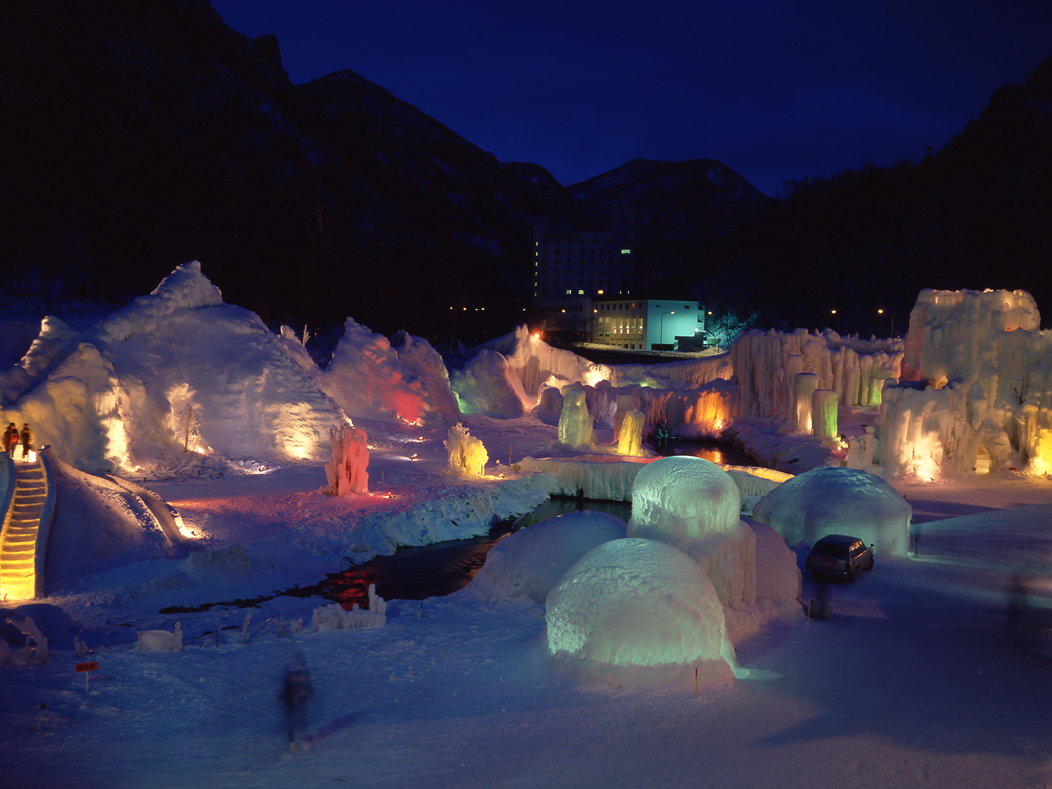 松本空港発】冬の絶景！オホーツク流氷クルーズと層雲峡氷瀑祭3日間