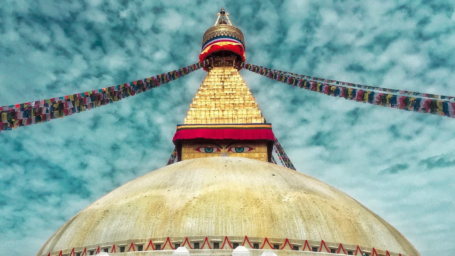 ボダナートBuddha's eyes looking everyone out there. - 2961x1666photoNepal
