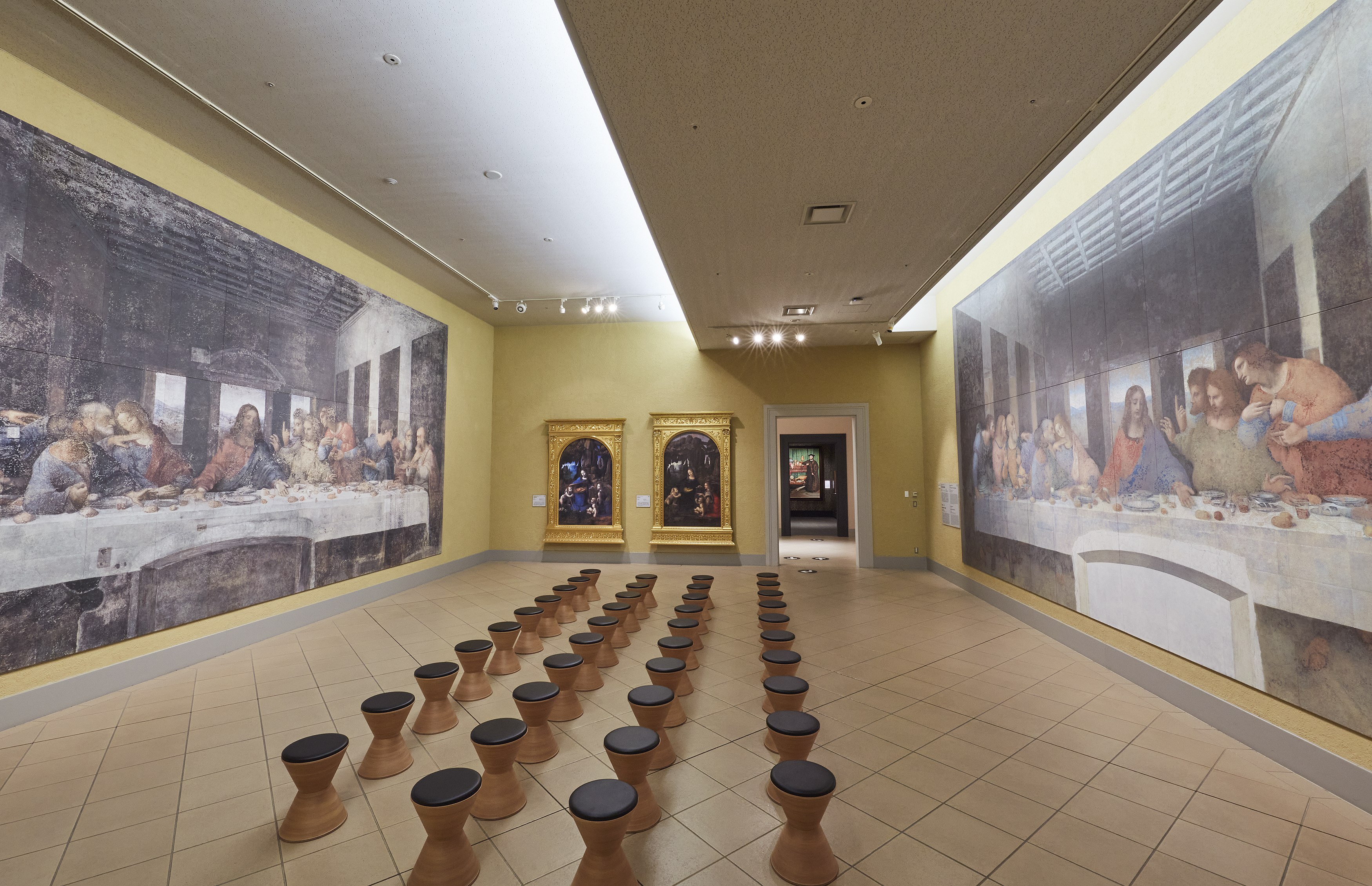 レオナルド・ダ・ヴィンチ最後の晩餐<修復前><修復後>写真は大塚国際美術館の展示作品を撮影したものです