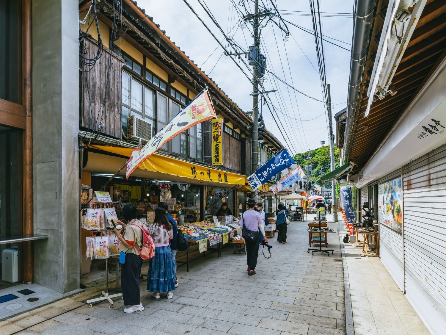 呼子の朝市通り-©佐賀県文化観光連盟-1