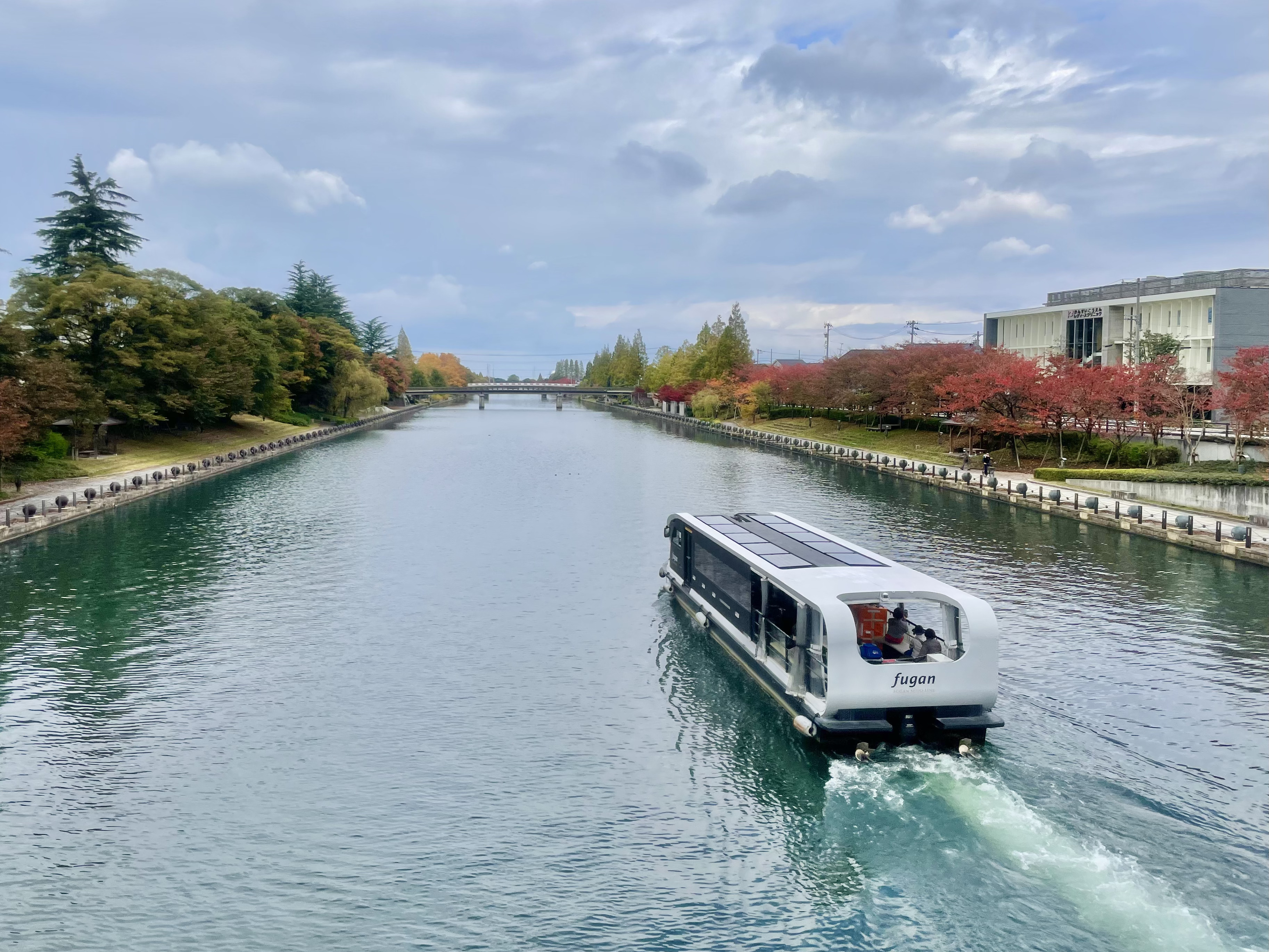 富岩水上ライン2©(公社)とやま観光推進機構