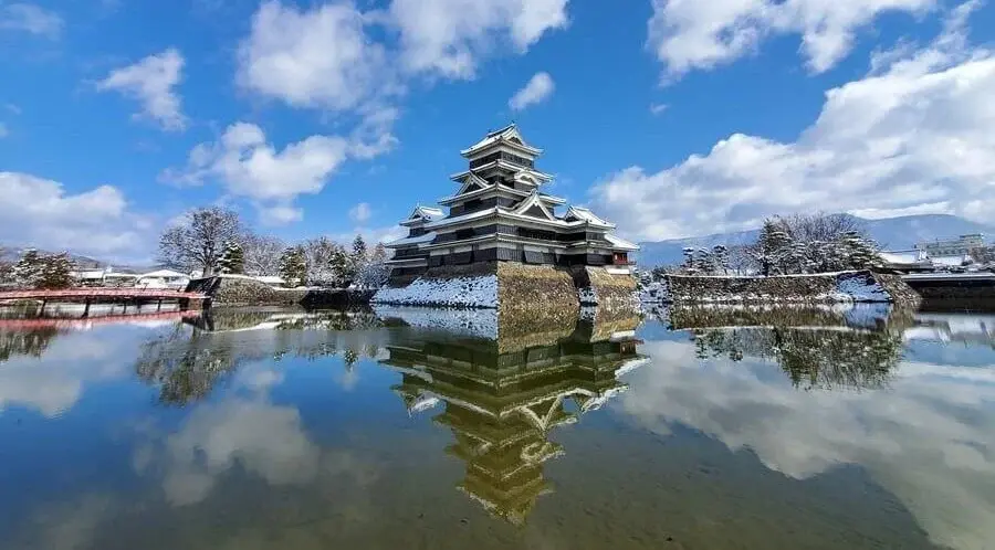 matsumoto_castle_winter_2-1_cropped